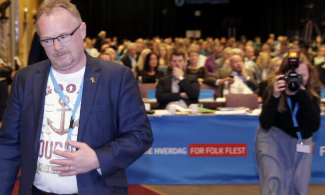 image: Professor om Sandbergs t-skjorte: - Som folkevalgt bør han bruke vettet